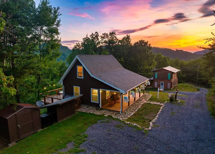 Deals! - 10 Min To Parkway - Mt View- Hot Tub-Cozy Cabin