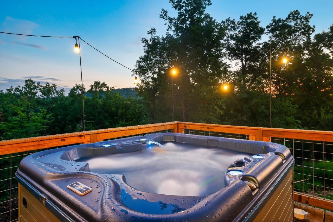 Deals! - 10 Min To Parkway - Mt View- Hot Tub-Cozy Cabin Holiday home *