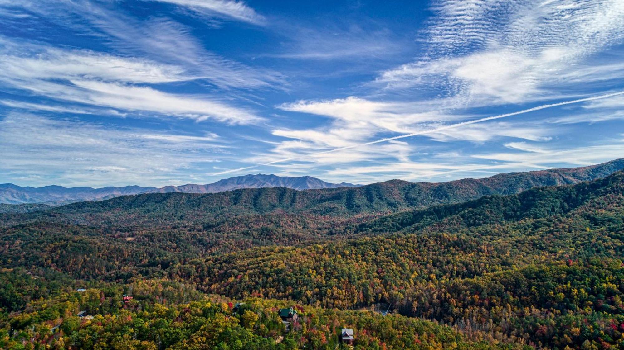 Holiday home Deals! - 10 Min To Parkway - Mt View- Hot Tub-Cozy Cabin Sevierville