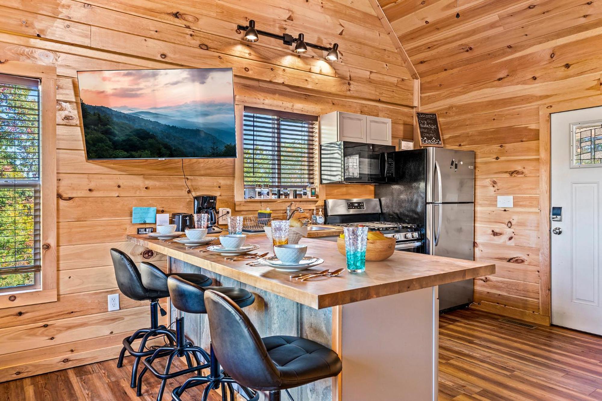 Deals! - 10 Min To Parkway - Mt View- Hot Tub-Cozy Cabin Holiday home *