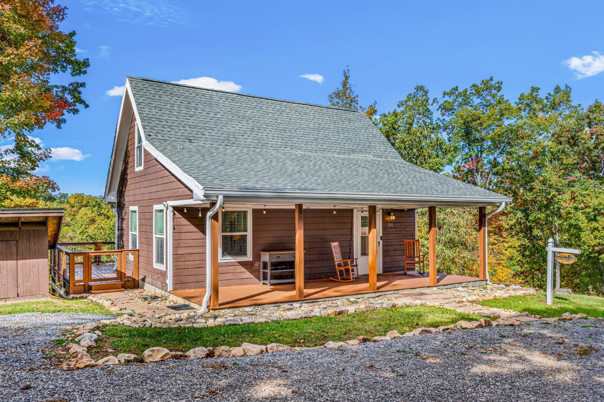 Deals! - 10 Min To Parkway - Mt View- Hot Tub-Cozy Cabin *