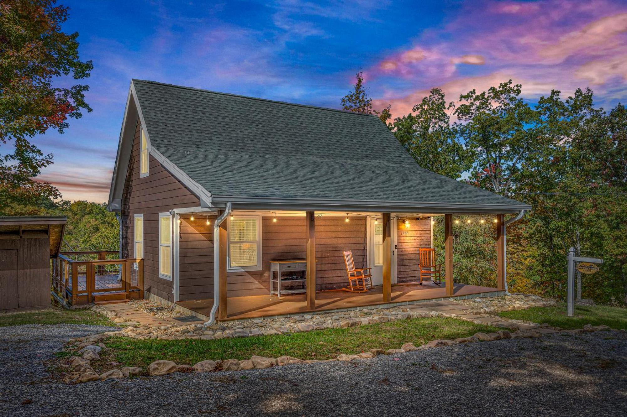 Deals! - 10 Min To Parkway - Mt View- Hot Tub-Cozy Cabin * Sevierville