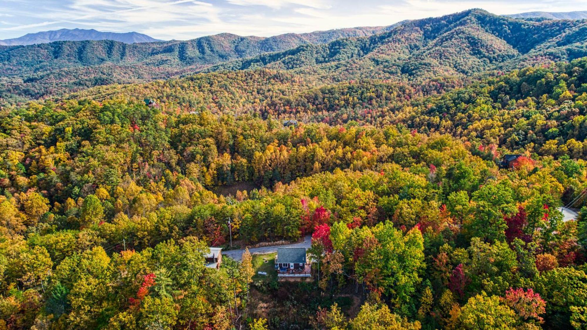 Deals! - 10 Min To Parkway - Mt View- Hot Tub-Cozy Cabin Holiday home *